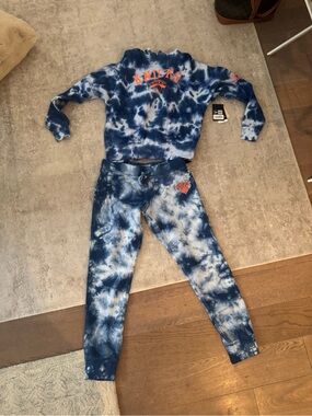 NWT New Era Knicks Blue and White Tie-Dye sweatsuit (top size s/ bottom size m)